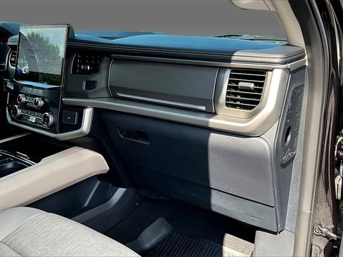 Used 2024 Ford Expedition XLT image 10