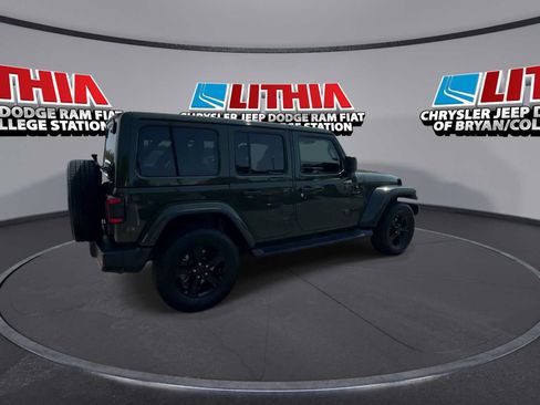 Used 2020 Jeep Wrangler Unlimited Sahara AWD/4WD image 9