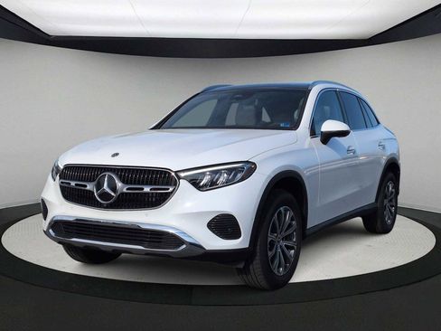 Used 2023 Mercedes-Benz GLC 300 4MATIC image 4