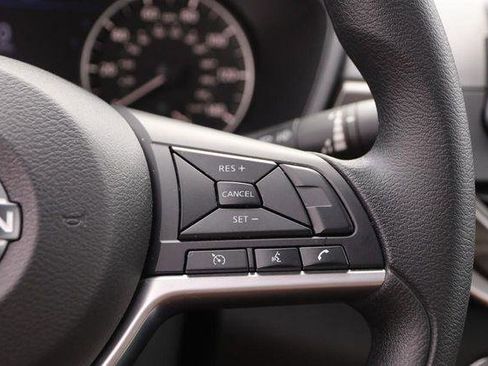 Used 2025 Nissan Altima 2.5 SV FWD image 12