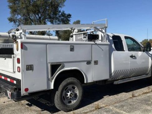 Used 2012 Chevrolet Silverado 2500 W/T image 3