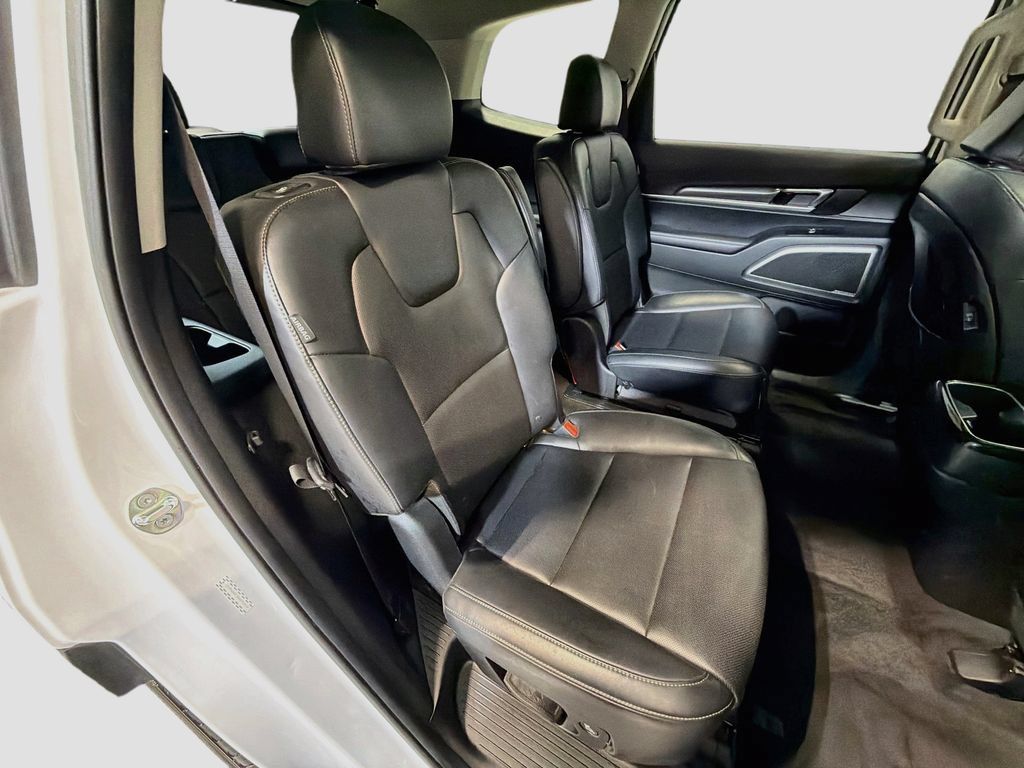 Used 2025 Kia Telluride S AWD/4WD image 28