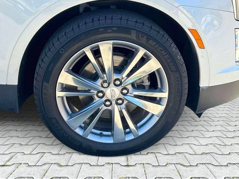 Used 2023 Cadillac XT5 Premium Luxury AWD/4WD image 8