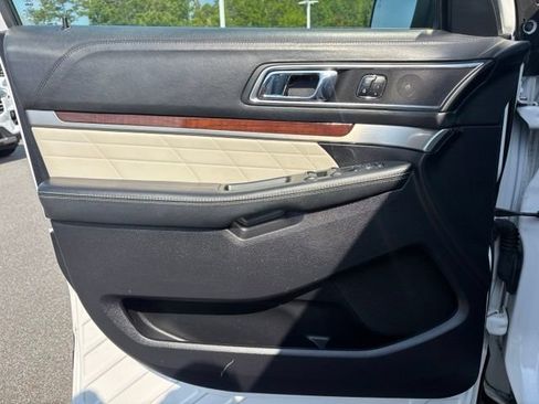 Used 2019 Ford Explorer Platinum AWD/4WD image 10