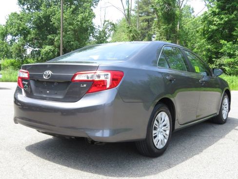 Used 2014 Toyota Camry LE FWD image 5