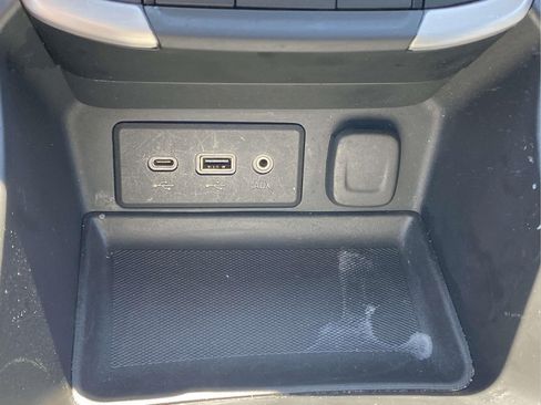 Used 2024 GMC Terrain SLE FWD image 29