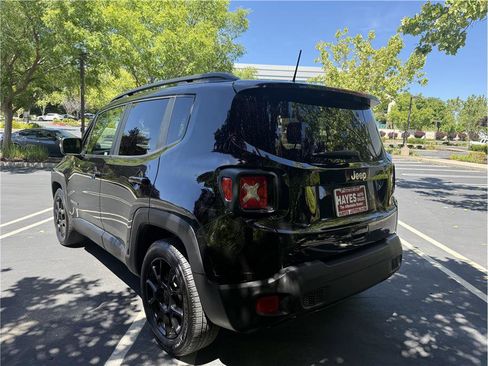 Used 2019 Jeep Renegade Altitude w/ Quick Order Package 2XM FWD image 3