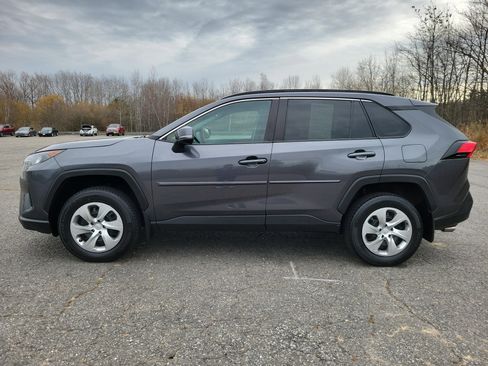 Used 2019 Toyota RAV4 LE image 8