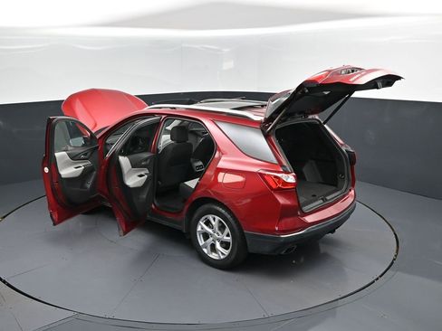 Used 2018 Chevrolet Equinox LT image 2