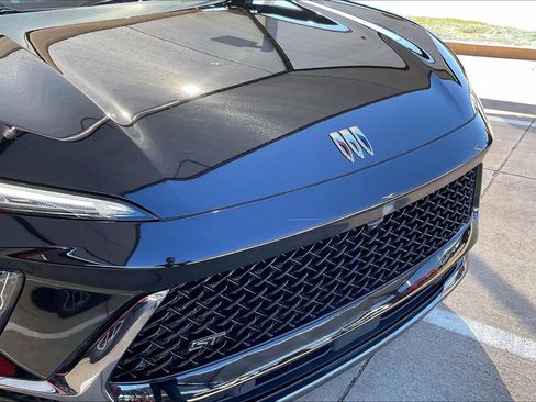 Certified 2025 Buick Envision Sport Touring image 28