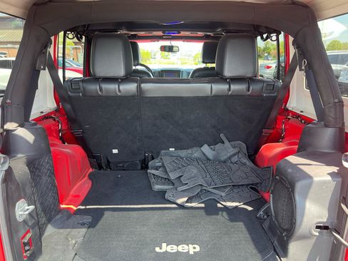 Used 2013 Jeep Wrangler Unlimited Sahara w/ Dual Top Group AWD/4WD image 12