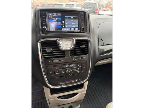 Used 2013 Chrysler Town & Country Touring image 16