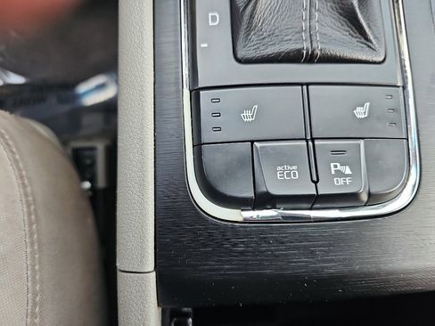 Used 2016 Kia Sedona LX w/ Option Group 020 image 19