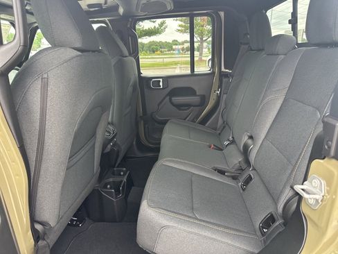 New 2025 Jeep Gladiator Sport image 43