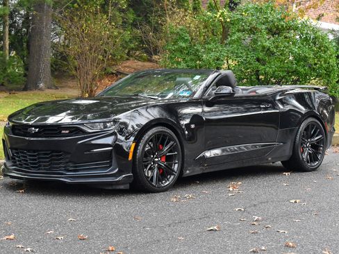 Used 2020 Chevrolet Camaro SS image 2