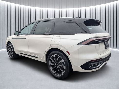 New 2026 Lincoln Nautilus Reserve image 5