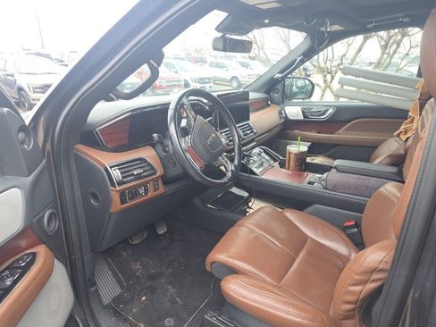 Used 2023 Lincoln Navigator L Reserve image 4