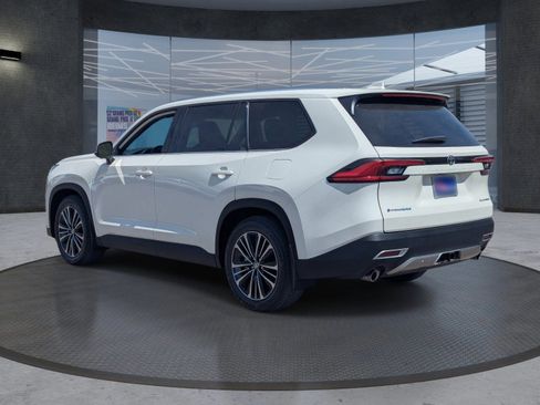 Used 2024 Toyota Grand Highlander AWD Hybrid image 4