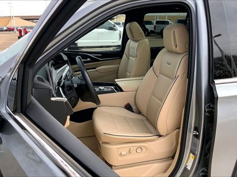 Used 2024 Cadillac Escalade Premium Luxury w/ Performance Package image 7