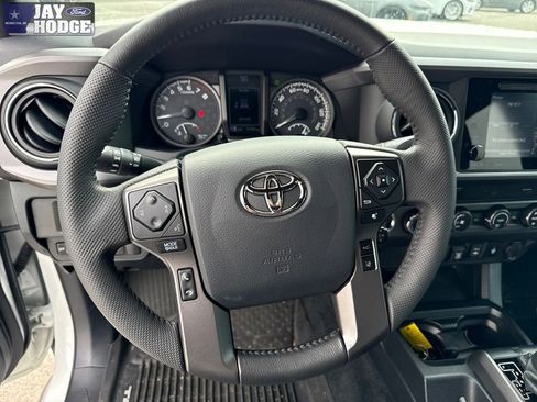 Used 2019 Toyota Tacoma TRD Off-Road image 16