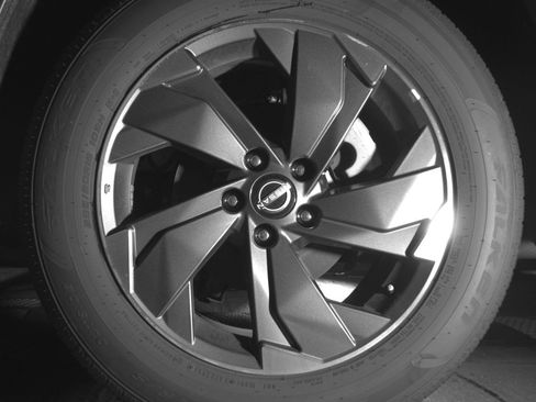 Used 2025 Nissan Rogue SV image 14