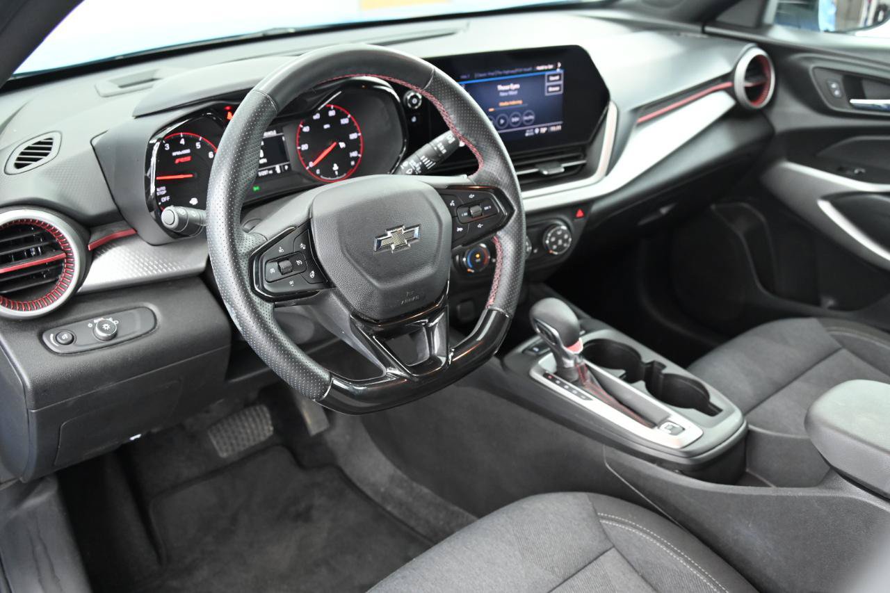 Used 2024 Chevrolet Trax RS w/ Sunroof Package FWD image 19