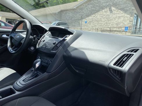 Used 2017 Ford Focus SE FWD image 17