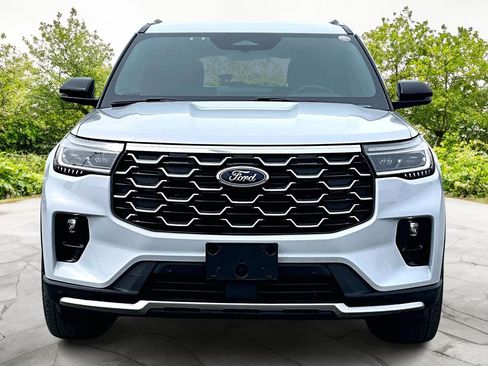 Certified 2025 Ford Explorer Platinum w/ LUX Leather Package image 3