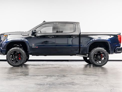 Used 2024 GMC Sierra 1500 AT4 w/ Technology Package AWD/4WD image 9
