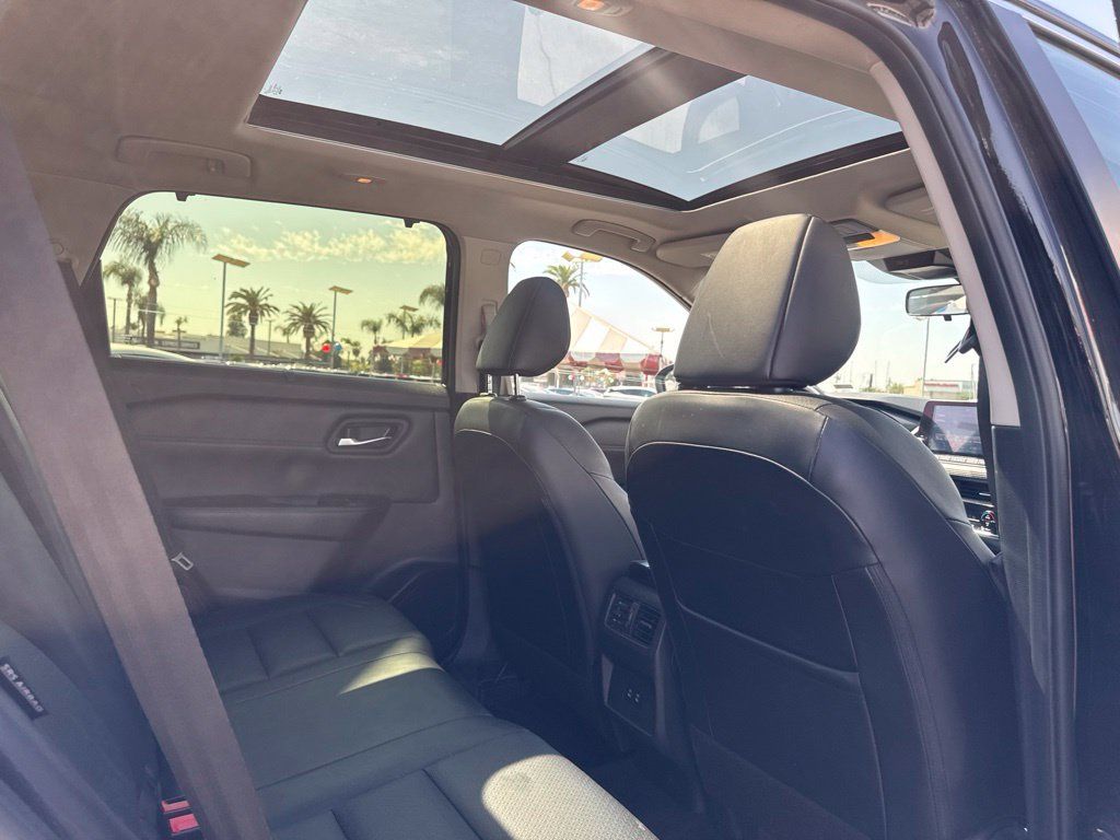Used 2025 Nissan Rogue SV w/ SV Premium Package FWD image 13