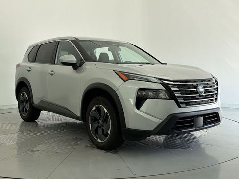 Used 2024 Nissan Rogue SV AWD/4WD image 7