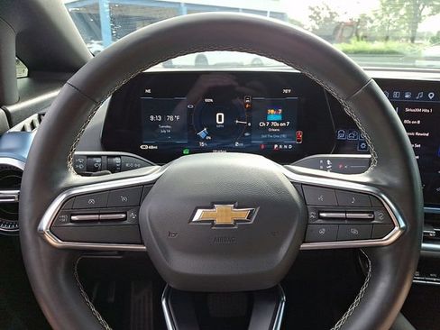 Used 2024 Chevrolet Equinox EV LT FWD image 19