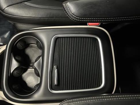 Used 2022 Chrysler Pacifica Touring-L image 19