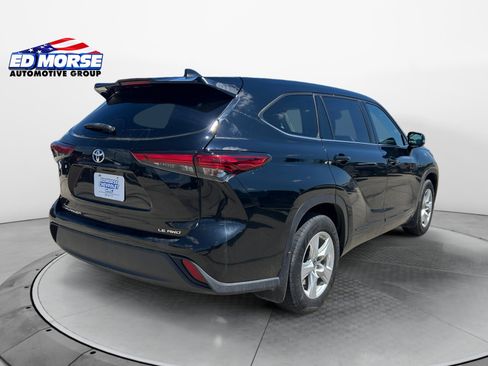 Used 2022 Toyota Highlander LE AWD/4WD image 5