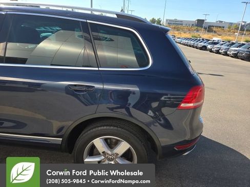 Used 2014 Volkswagen Touareg TDI AWD/4WD image 7