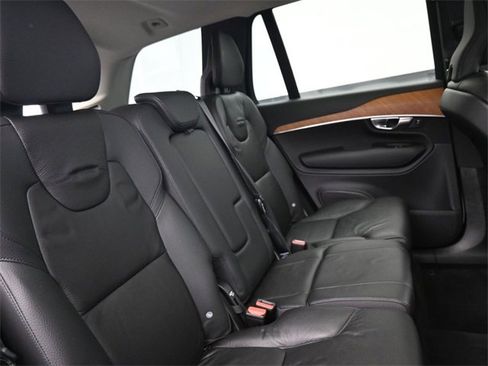 Used 2022 Volvo XC90 T6 Momentum w/ Advanced Package image 32