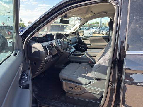 Used 2025 Ford Expedition Max Active AWD/4WD image 9
