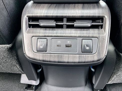 Used 2024 Nissan Ariya FWD image 17