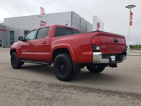 Used 2020 Toyota Tacoma SR5 AWD/4WD image 8