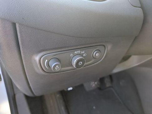 Used 2021 Chevrolet Equinox LT image 17