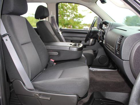 Used 2011 Chevrolet Silverado 2500 LT w/ Interior Plus Package AWD/4WD image 20