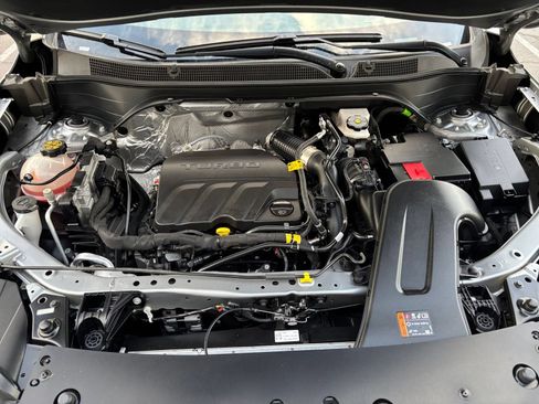 Used 2025 Chevrolet Trax LT FWD image 31