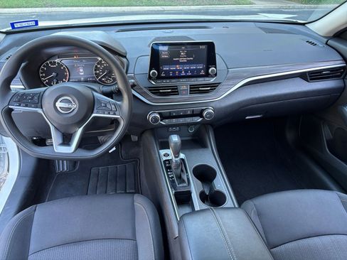 Used 2025 Nissan Altima 2.5 SV FWD image 28