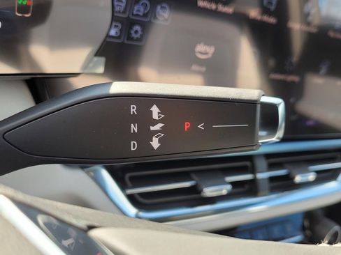 New 2025 Chevrolet Equinox EV LT image 21