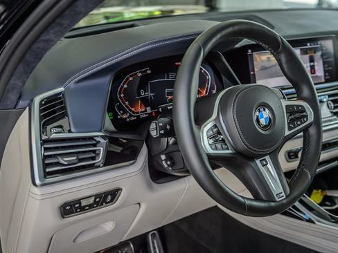 Used 2020 BMW X7 xDrive40i w/ M Sport Package AWD/4WD image 25