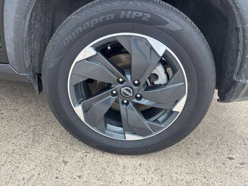 Used 2025 Nissan Rogue SV AWD/4WD image 32