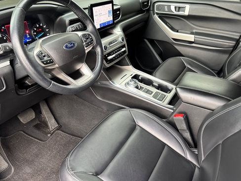 Used 2022 Ford Explorer XLT w/ Equipment Group 202A image 11