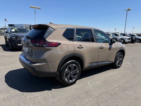 Certified 2024 Nissan Rogue SV FWD image 6