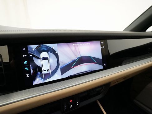 Used 2024 Porsche Cayenne image 26