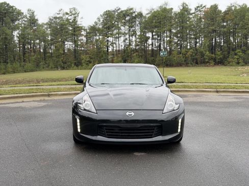 Used 2018 Nissan 370Z Touring image 2
